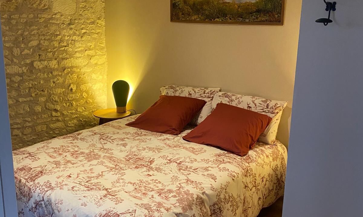 Photo of Bedroom in Mirebeau