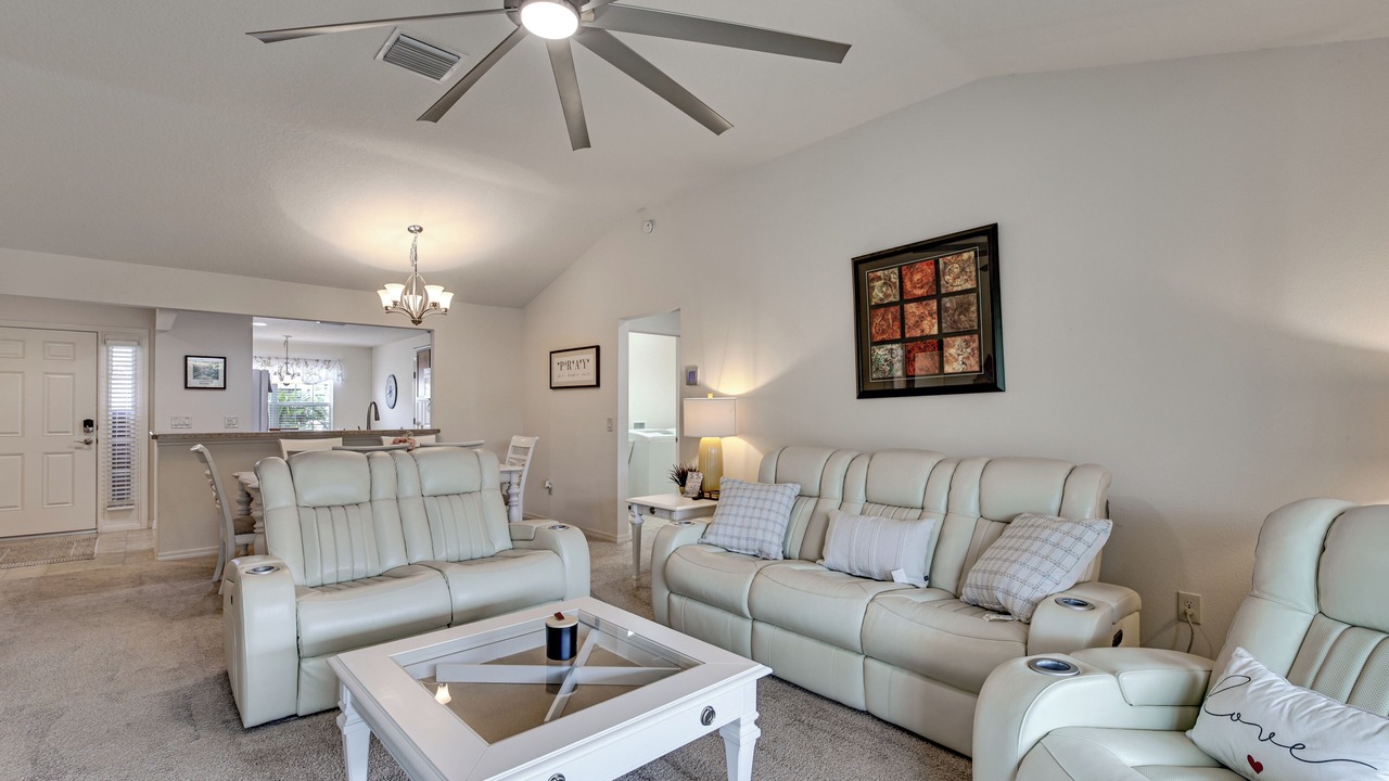 Photo of Livingroom in Collier