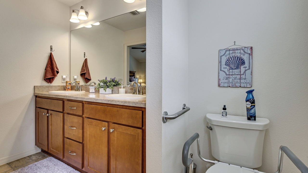 Photo of Bathroom in Collier