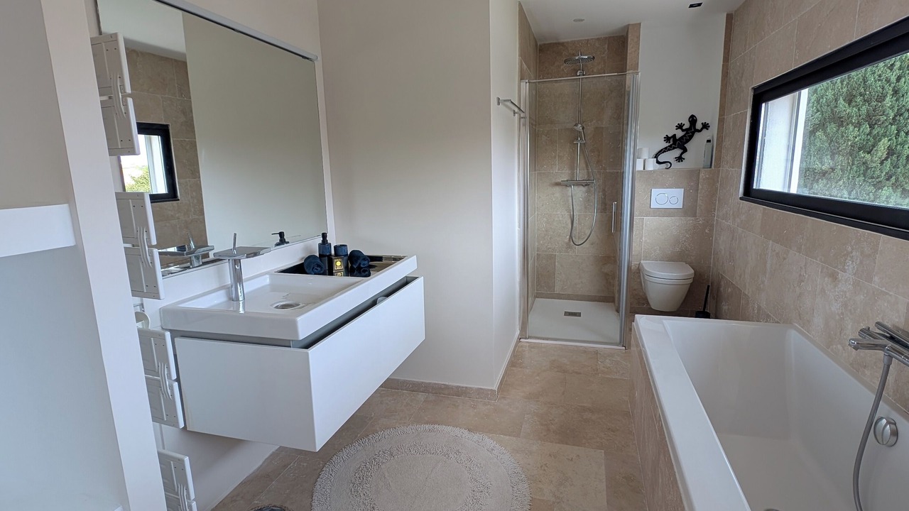 Photo of Bathroom in Lattes