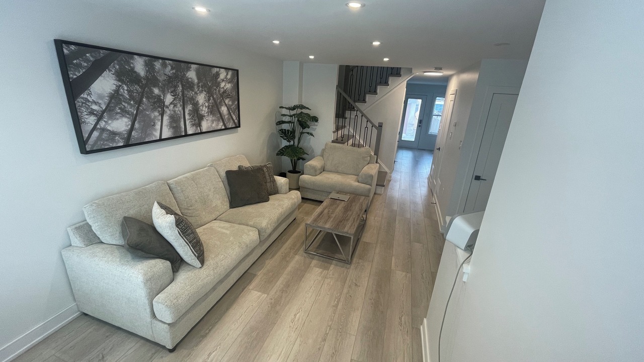 Photo of Livingroom in Bayview Glen