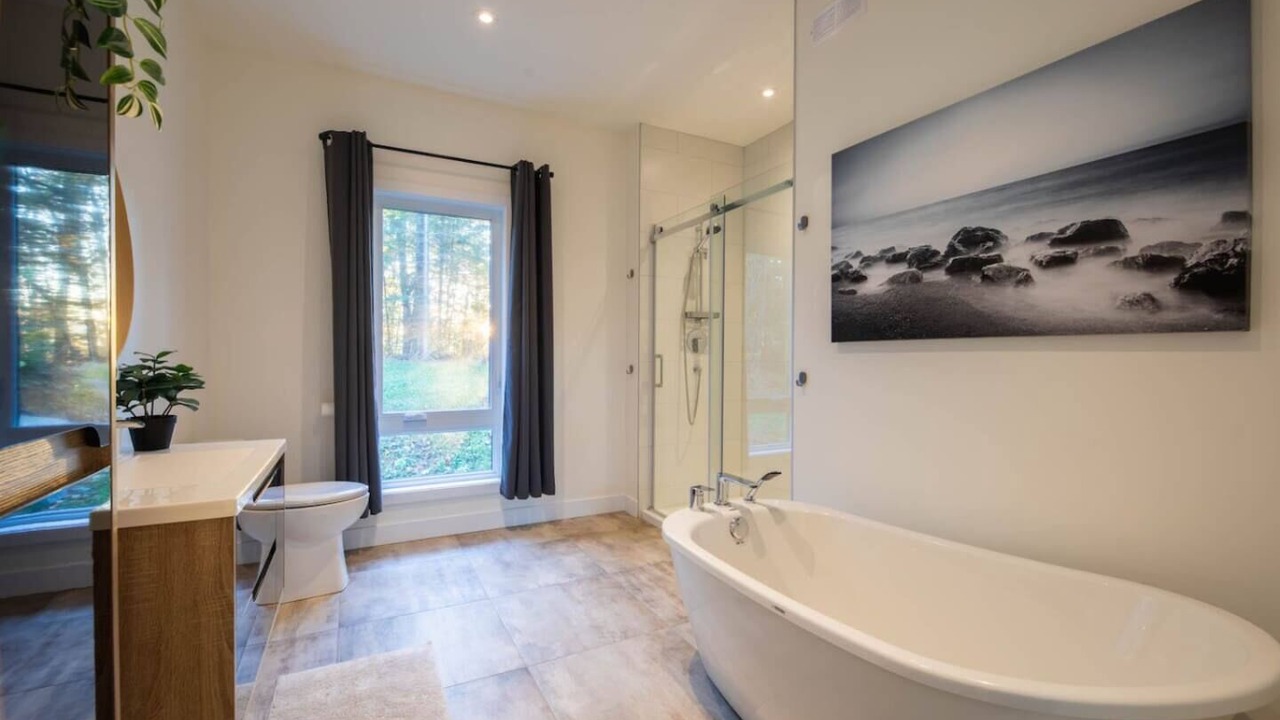 Photo of Bathroom in Argenteuil Regional County Municipality
