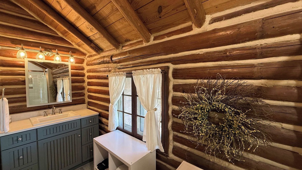 Photo of Bathroom in Camdenton