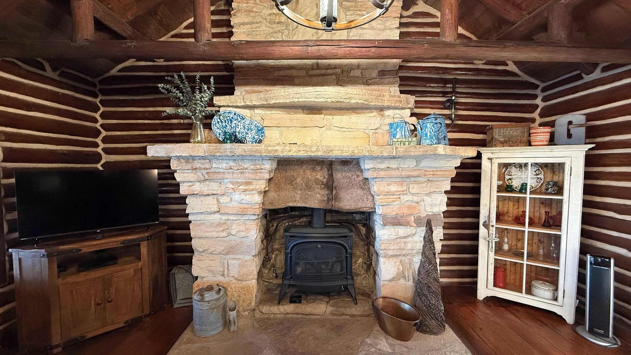 Photo of Bedroom in Camdenton