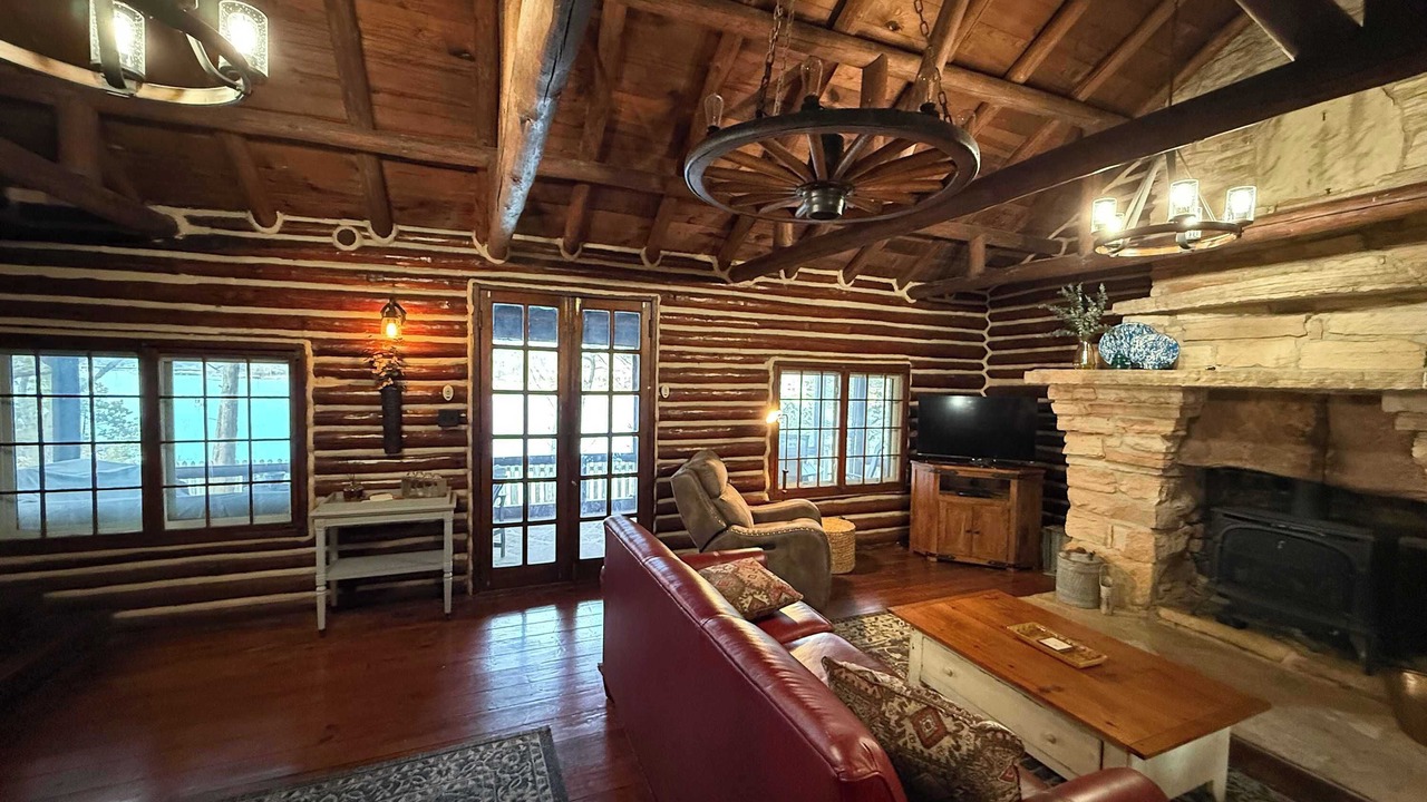Photo of Bedroom in Camdenton