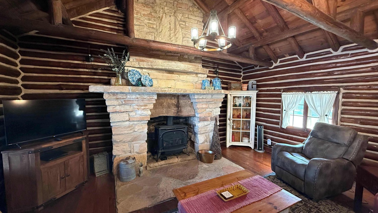 Photo of Bedroom in Camdenton