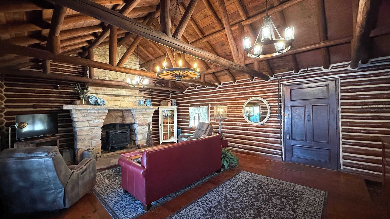 Photo of Bedroom in Camdenton