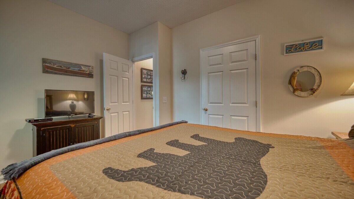 Photo of Bedroom in Hayesville