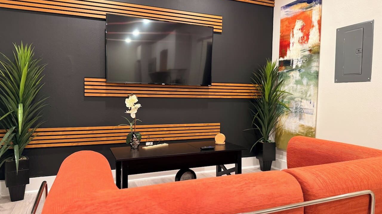 Photo of Livingroom in Peak's Suburban Addition