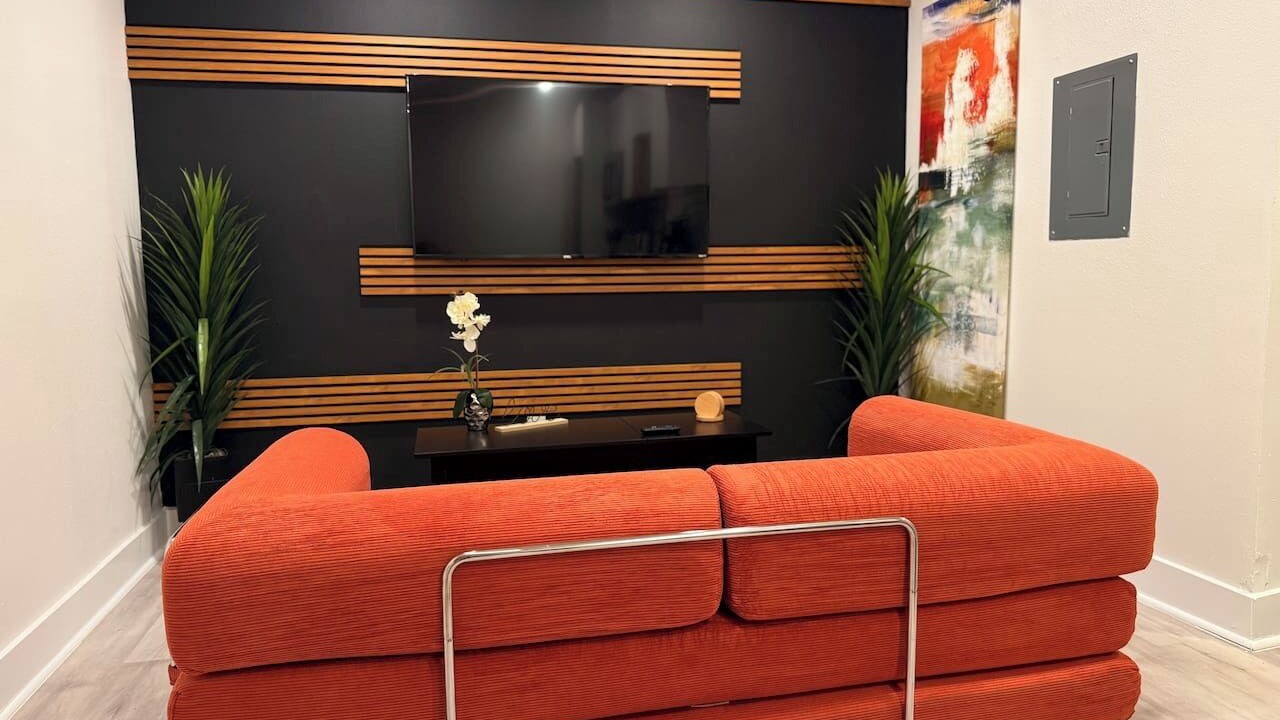Photo of Livingroom in Peak's Suburban Addition