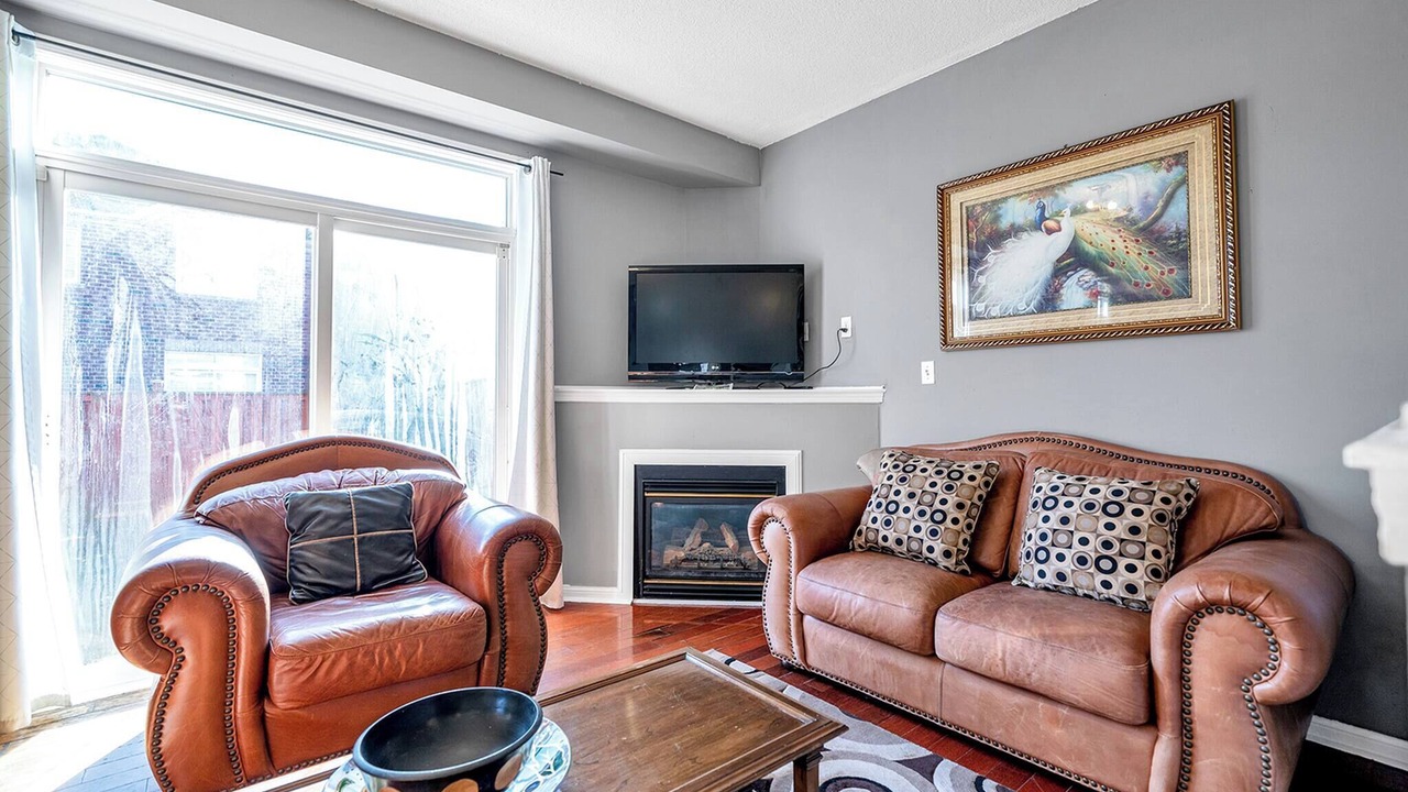 Photo of Livingroom in Ajax