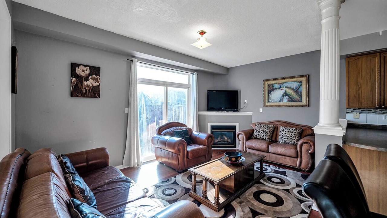 Photo of Livingroom in Ajax