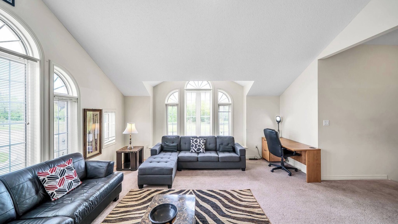 Photo of Livingroom in Ajax