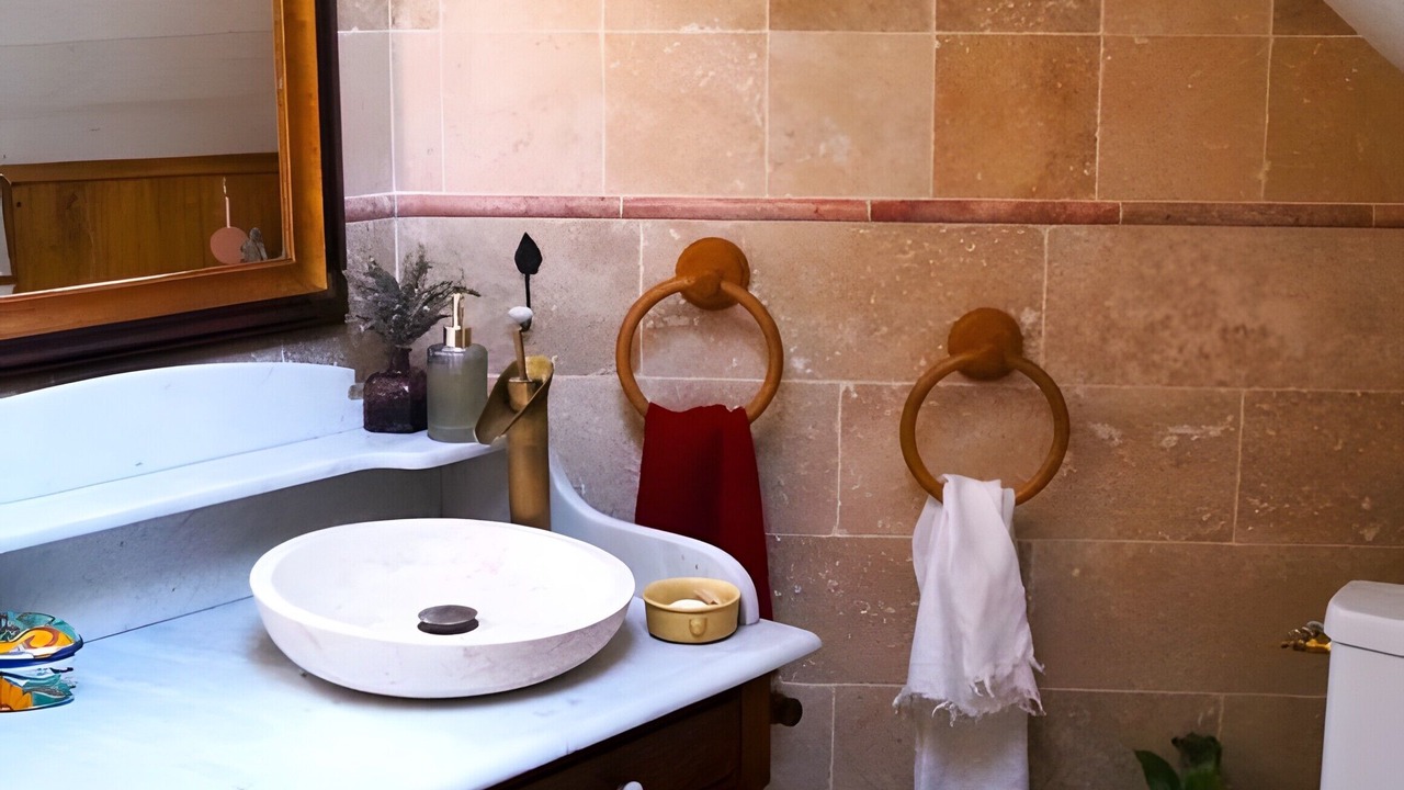 Photo of Bathroom in Saint-Remy-la-Varenne
