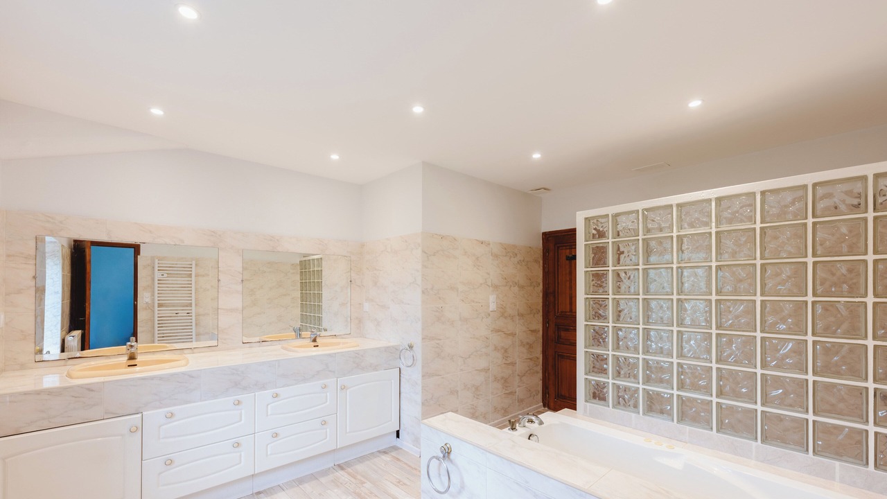 Photo of Bathroom in Grisolles