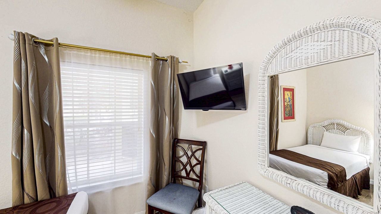 Photo of Bedroom in Bahama Bay