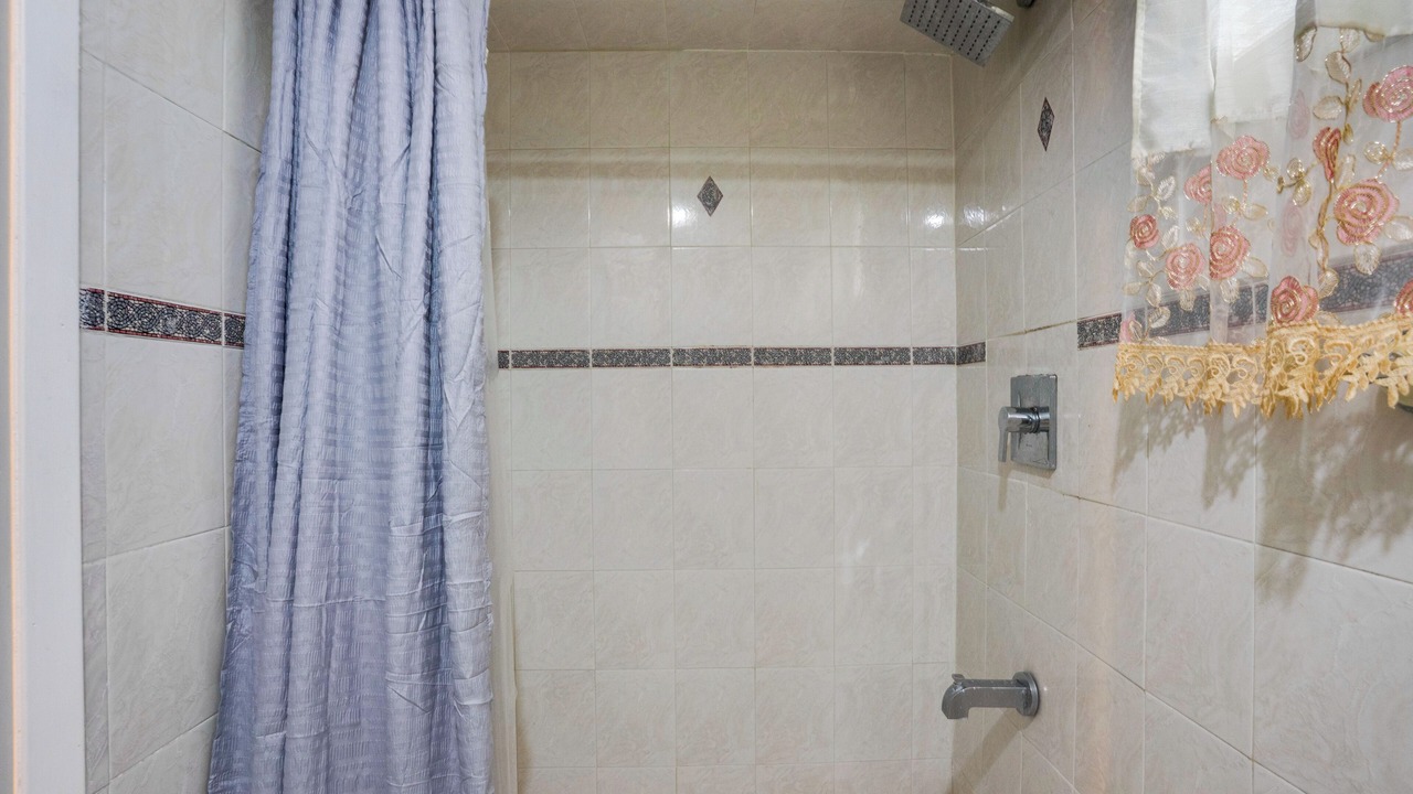 Photo of Bathroom in Alden Manor