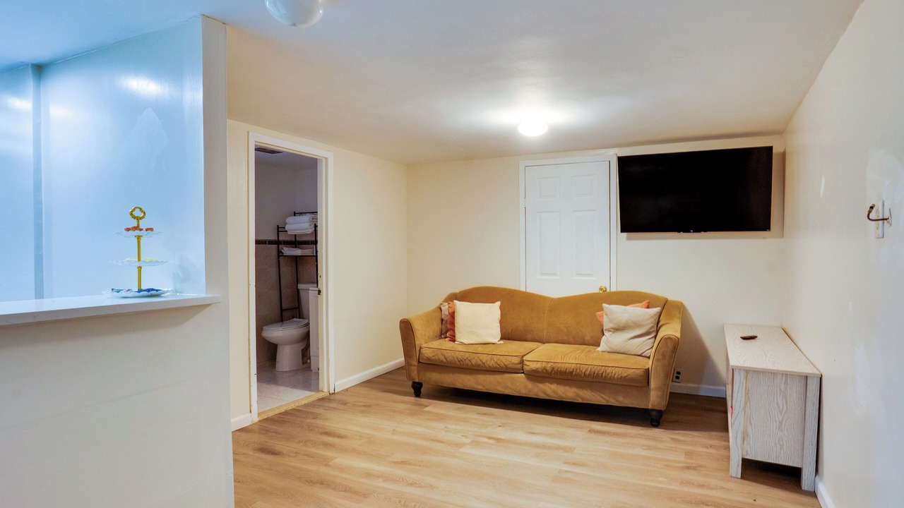 Photo of Livingroom in Alden Manor