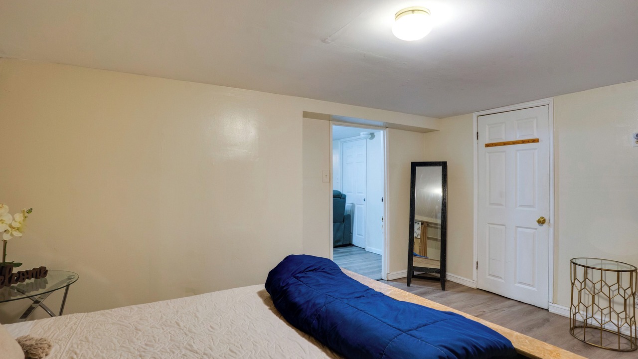 Photo of Bedroom in Alden Manor