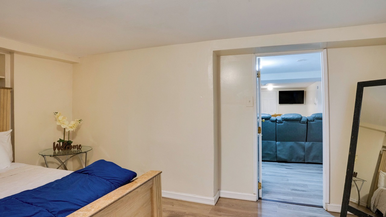 Photo of Bedroom in Alden Manor