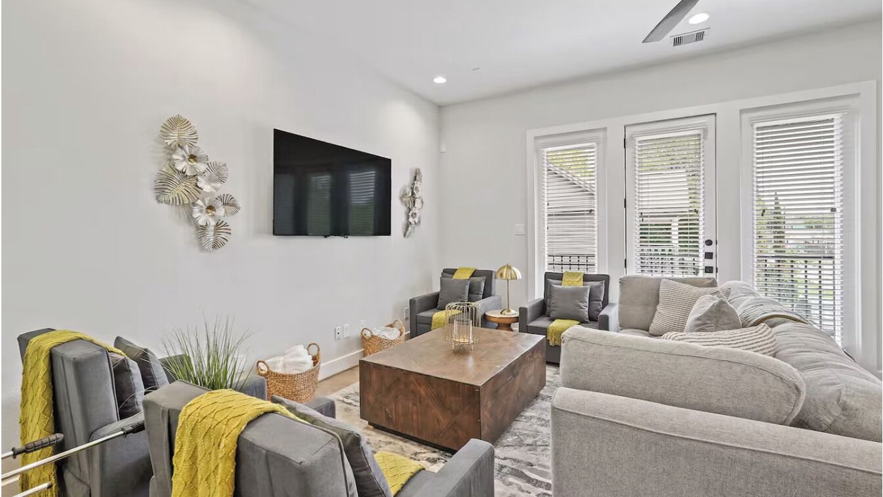 Photo of Livingroom in Shady Acres