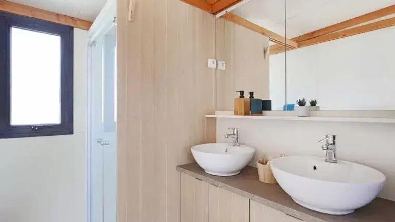 Photo of Bathroom in Junas