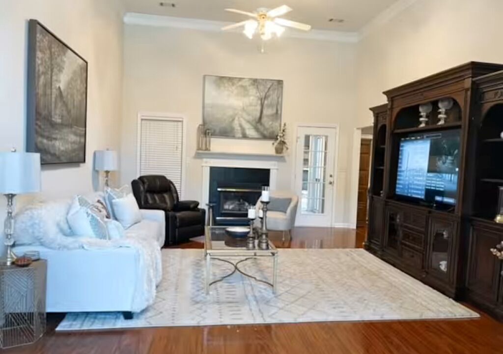 Photo of Livingroom in Evans