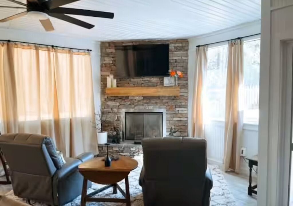 Photo of Livingroom in Evans