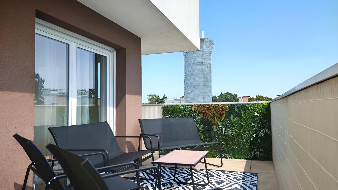 Photo of Patio Balcony in Plateau — Pyramide