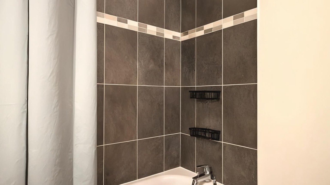 Photo of Bathroom in Plateau — Pyramide