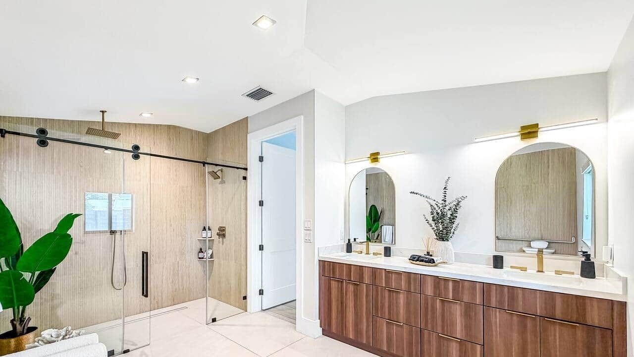 Photo of Bathroom in North Andrews Gardens