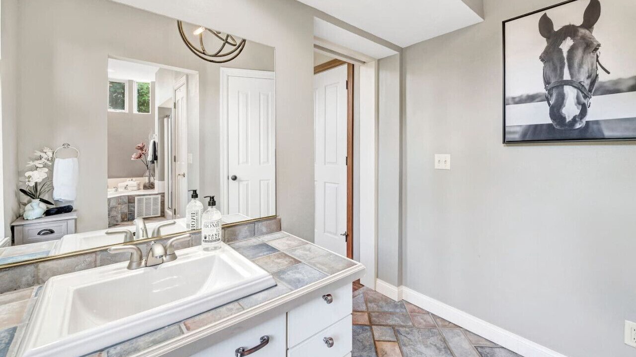 Photo of Bathroom in Zenda
