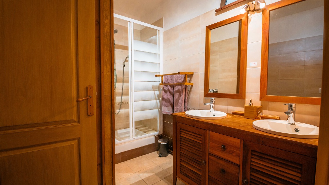 Photo of Bathroom in Coulombs