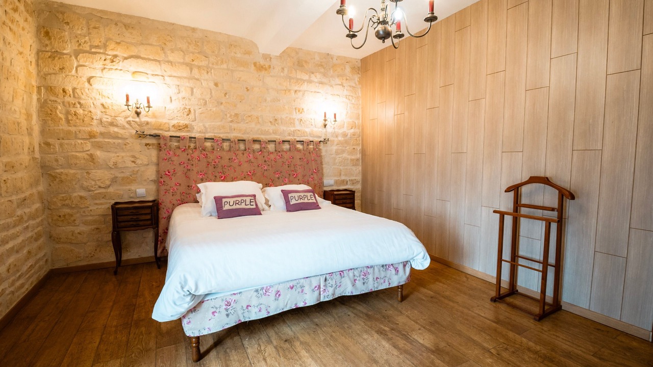 Photo of Bedroom in Coulombs