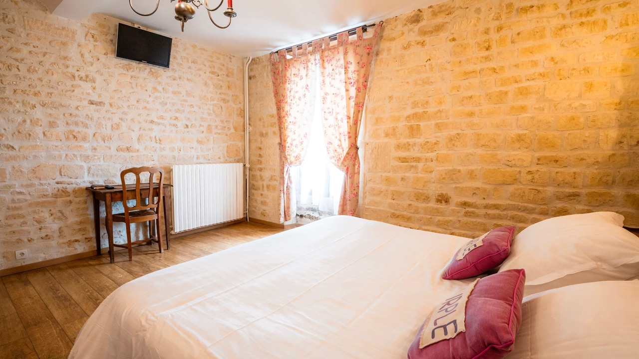 Photo of Bedroom in Coulombs