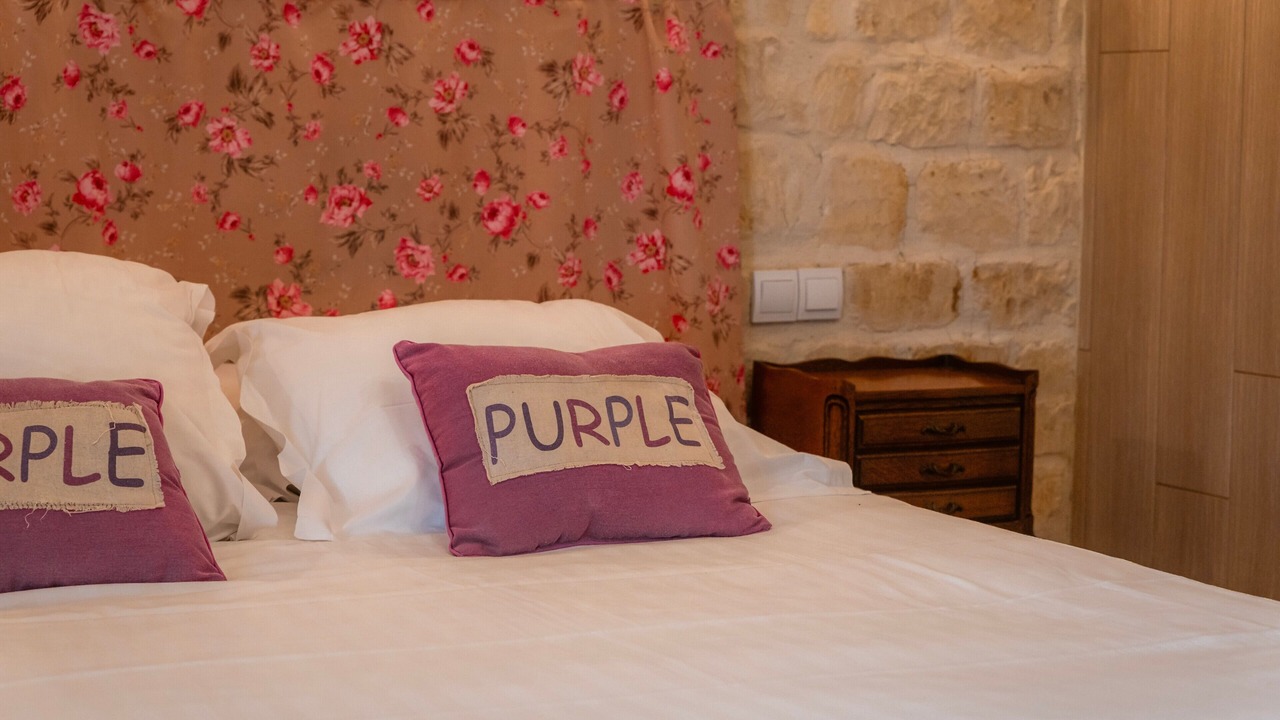 Photo of Bedroom in Coulombs