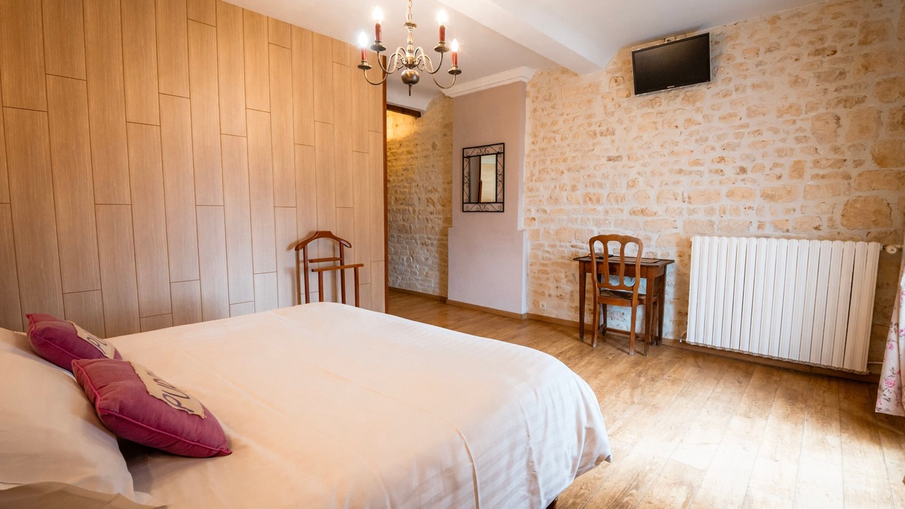Photo of Bedroom in Coulombs