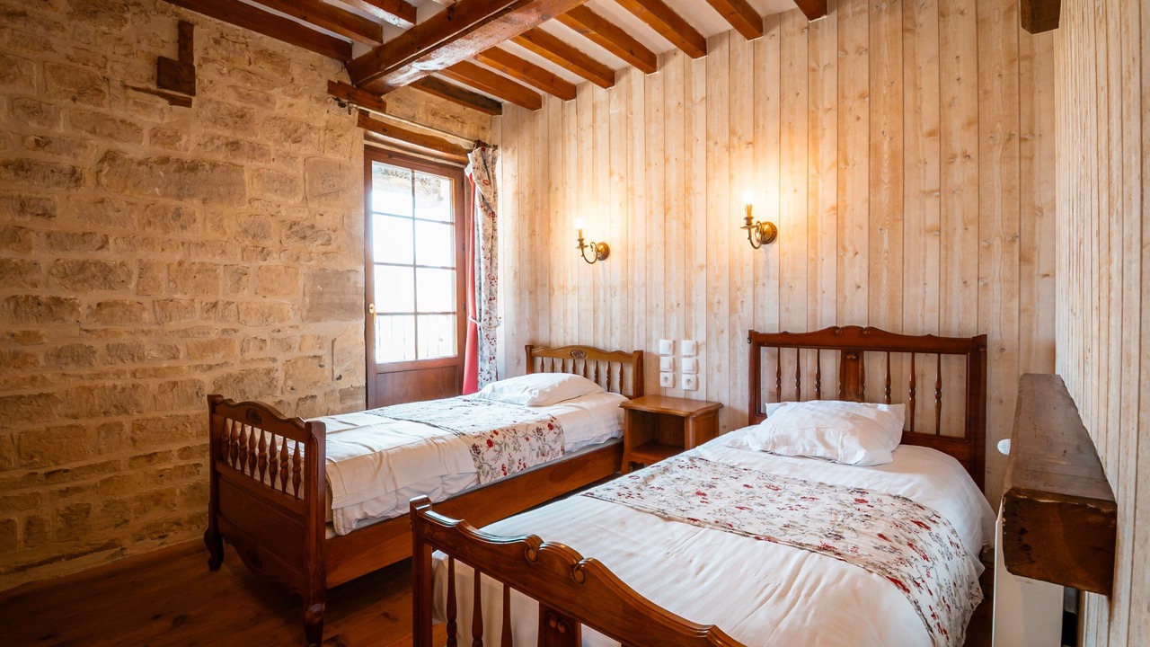 Photo of Bedroom in Coulombs