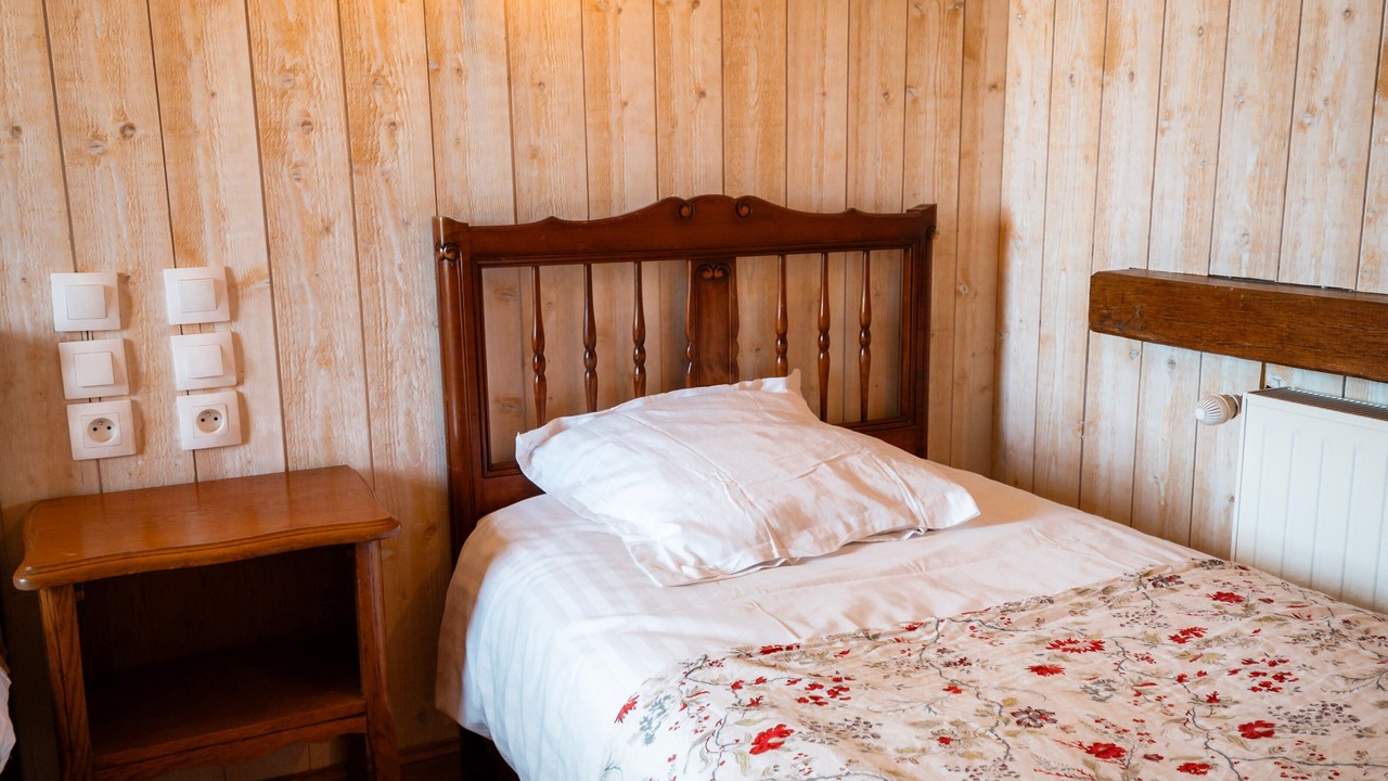 Photo of Bedroom in Coulombs