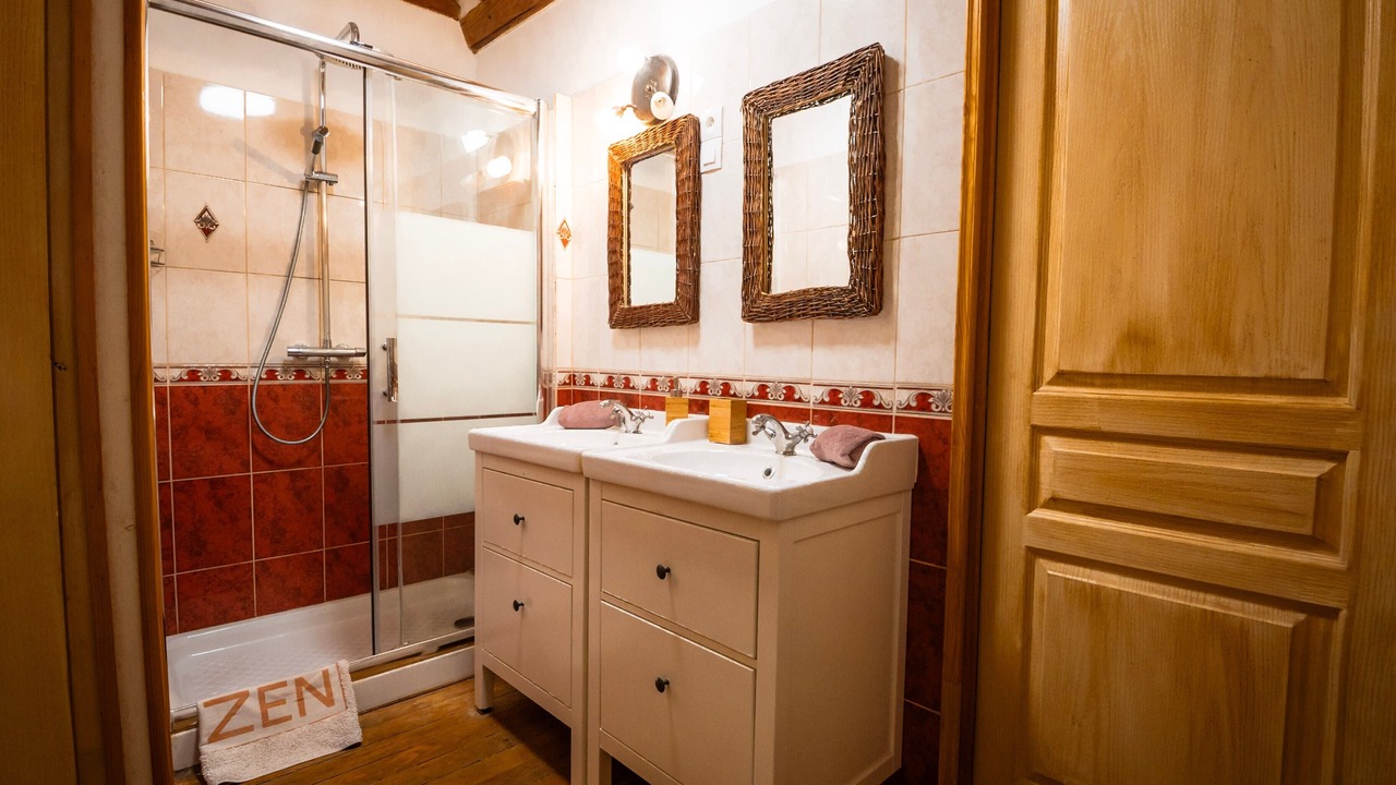 Photo of Bathroom in Coulombs