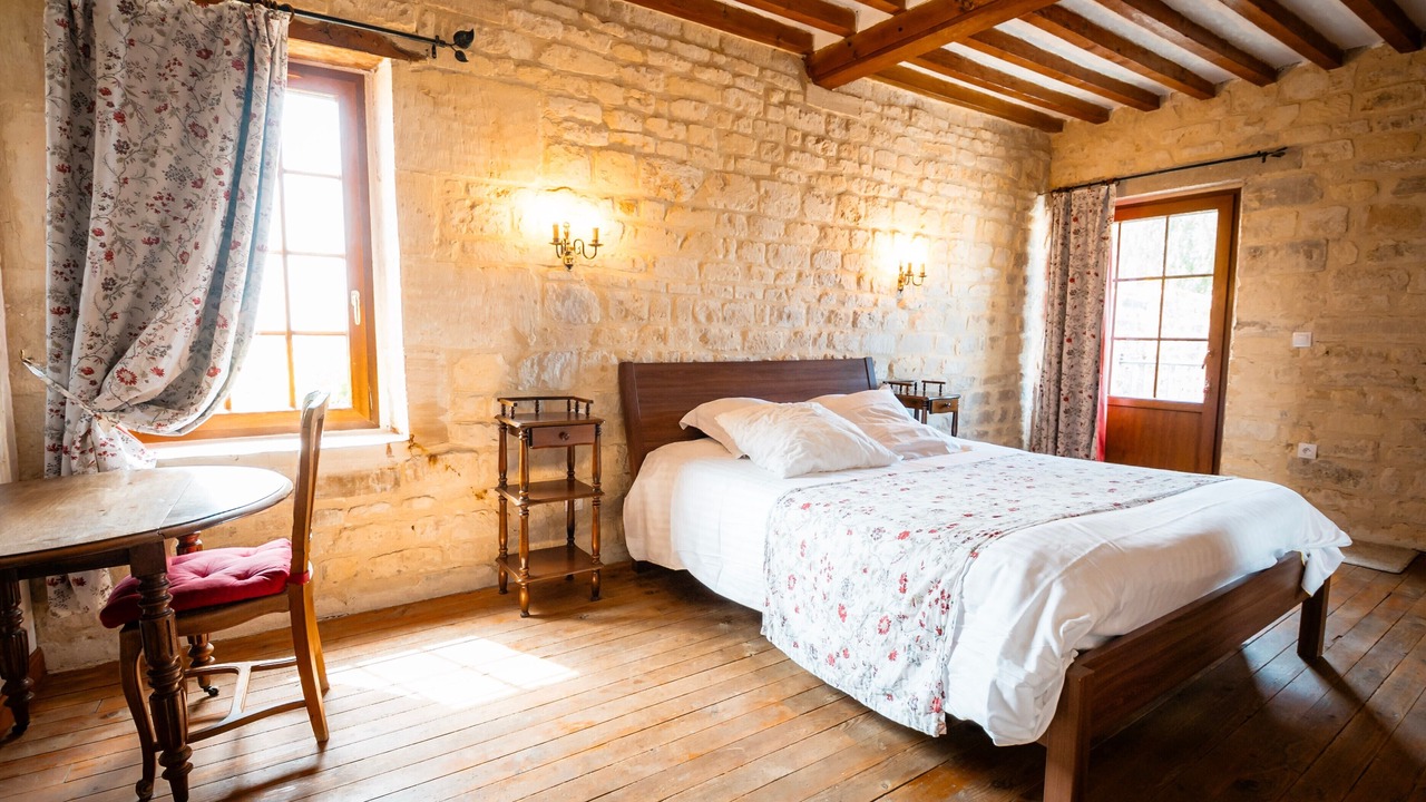 Photo of Bedroom in Coulombs