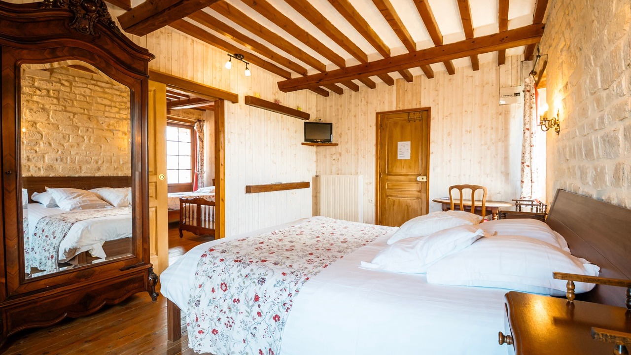 Photo of Bedroom in Coulombs