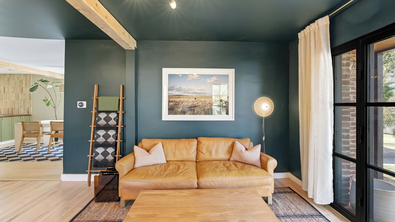 Photo of Livingroom in Little Forest Hills
