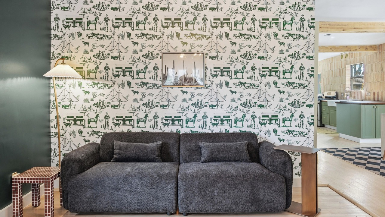 Photo of Livingroom in Little Forest Hills