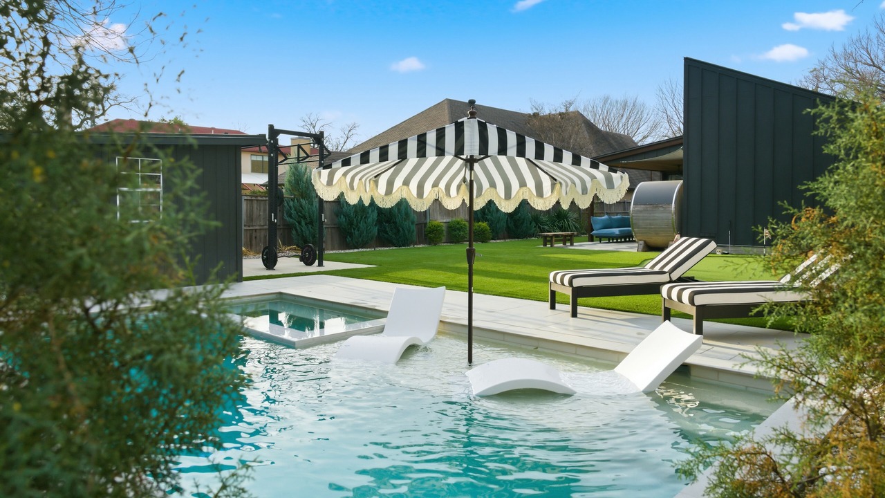 Photo of Outdoor in Little Forest Hills