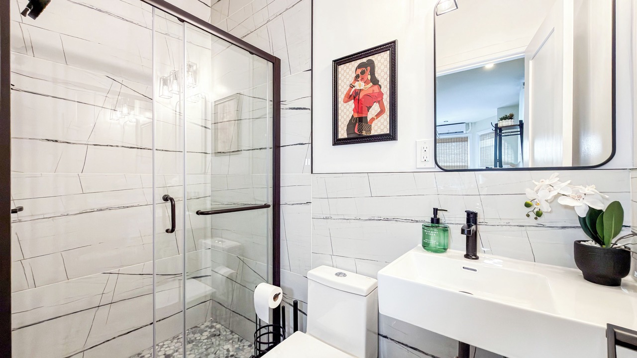 Photo of Bathroom in Logan Square