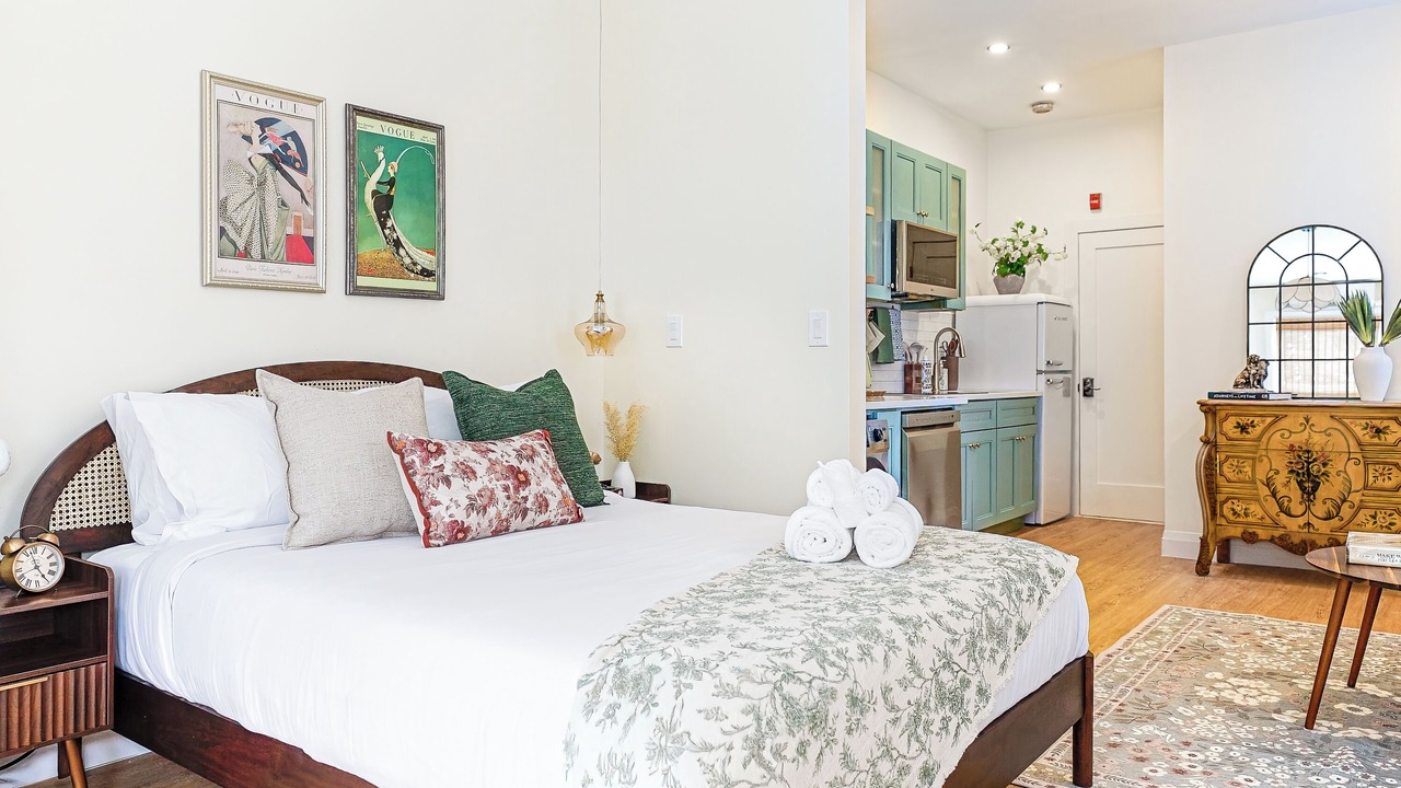 Photo of Bedroom in Logan Square