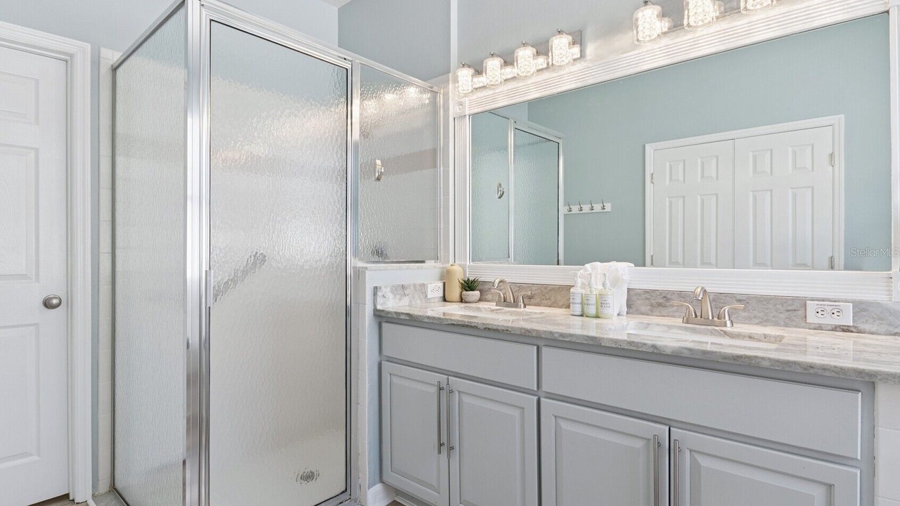 Photo of Bedroom in Sunset Lakes