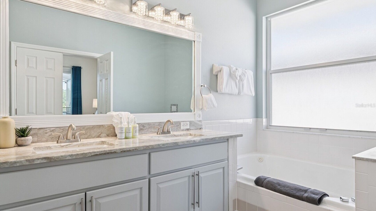 Photo of Bedroom in Sunset Lakes