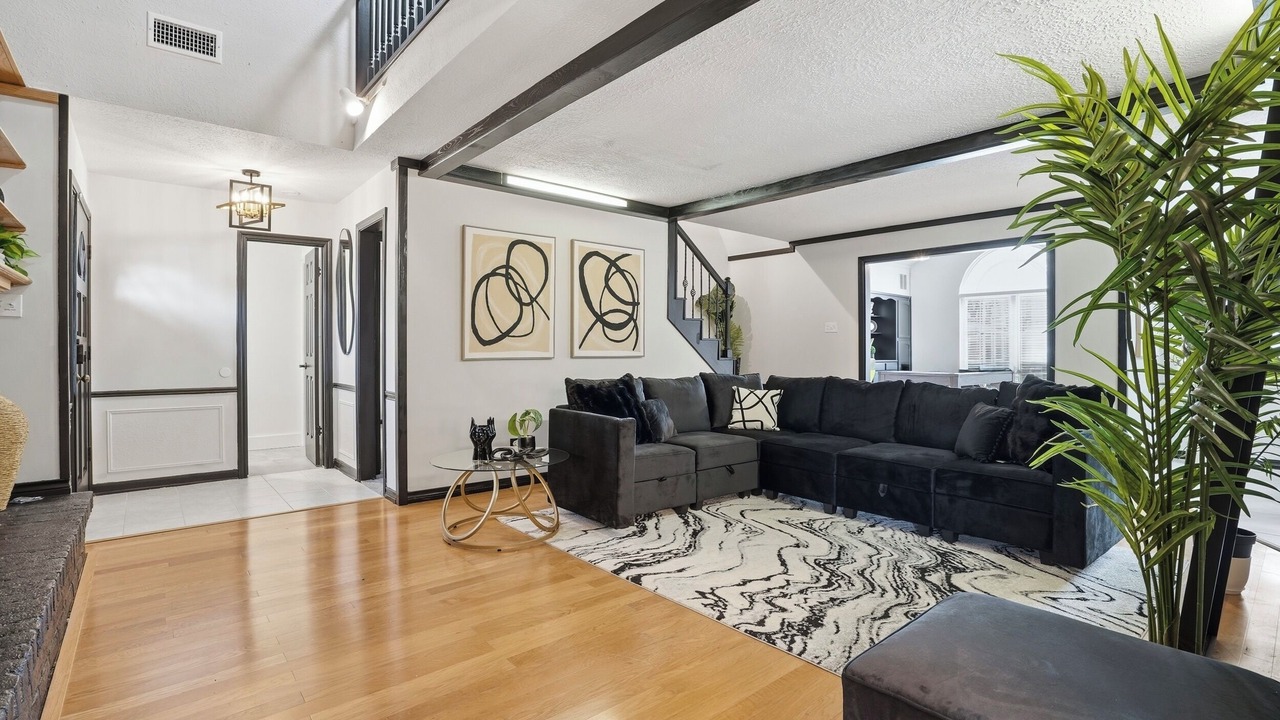 Photo of Livingroom in Jersey Village